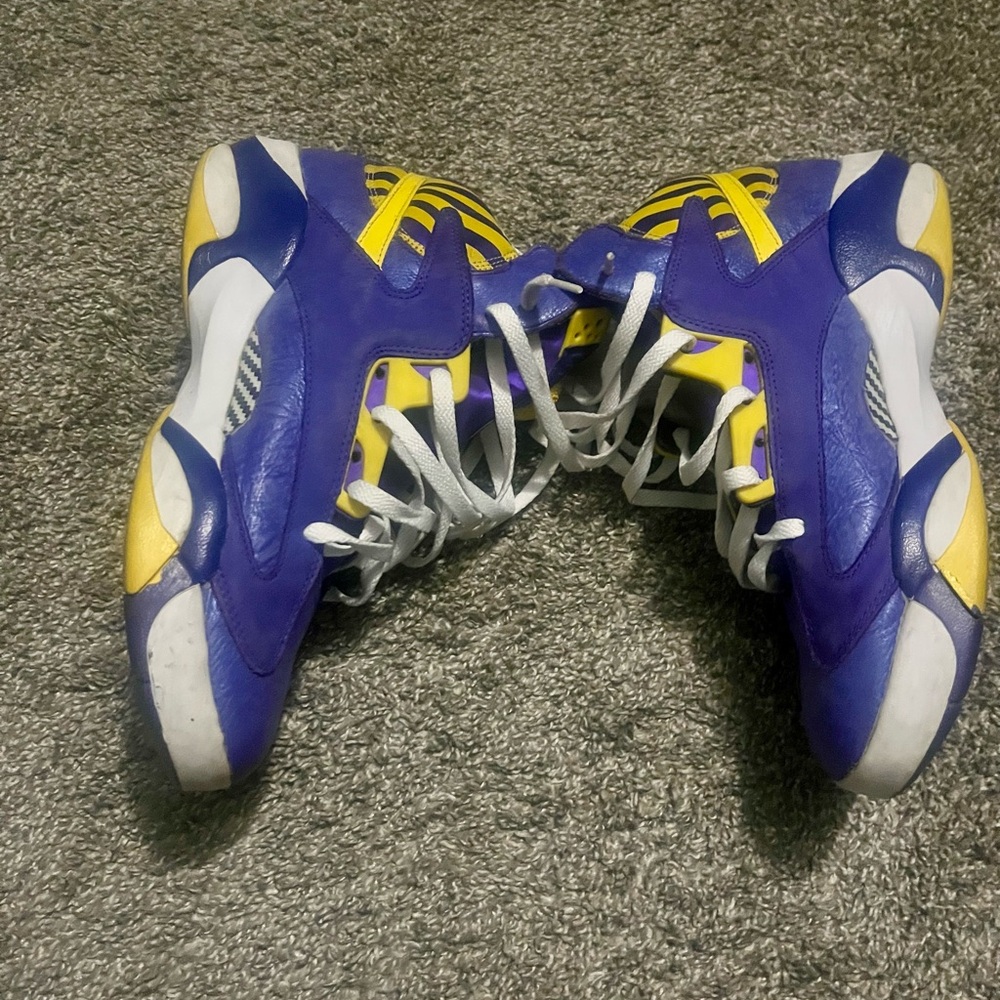SHAQUILLE O’Neal Reebok Pumps Size 11 W/ Magic Johnson Throwback